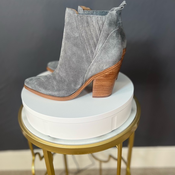 Marc fisher Gardi Gray Suede Pointed Toe Pull on Block heel ankle boot Size 5.5 - Picture 5 of 14